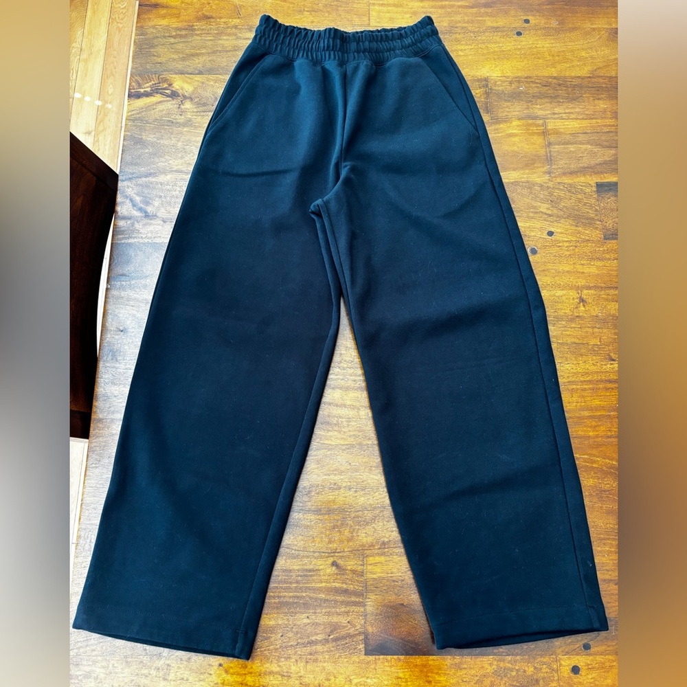 Men’s Uniqlo Wide Leg sweatpants